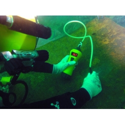 pomiar pod wodą przy użyciu miernika Multigauge 3000